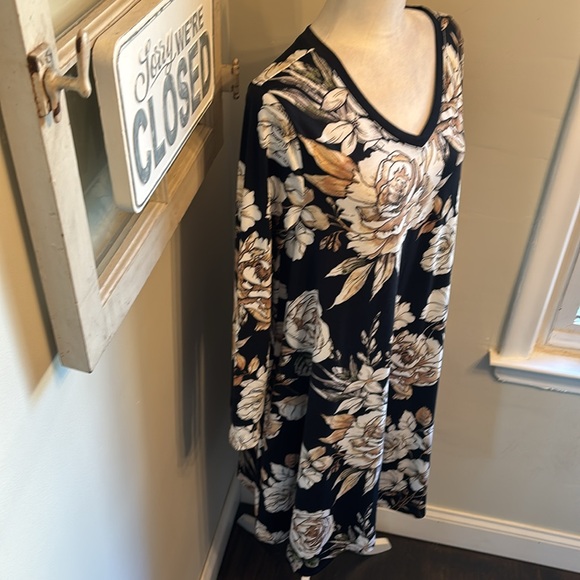Lularoe Emily Floral Rose Print Long Sleeve T Shirt Dress Black Cream Brown NWT - Picture 3 of 10
